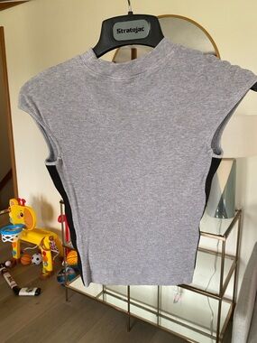 Guess Light Gray Ribbed Mock-Neck Tank